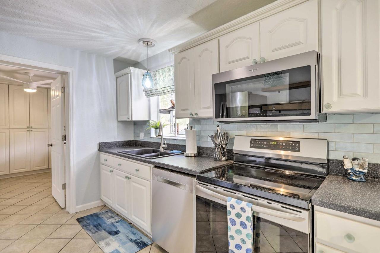 Merritt Island Home Fire Pit And Canal Access! المظهر الخارجي الصورة