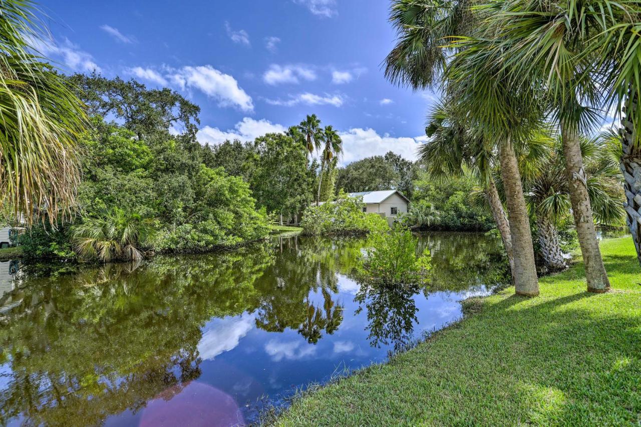 Merritt Island Home Fire Pit And Canal Access! المظهر الخارجي الصورة